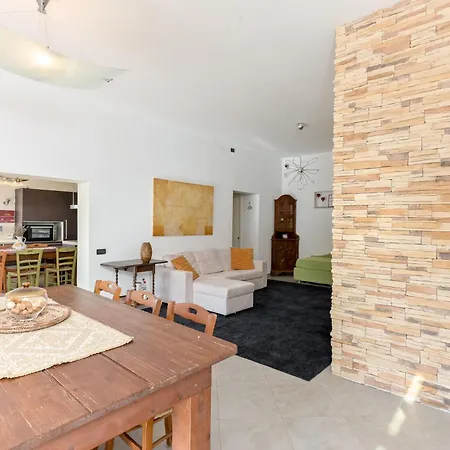 Augusta By Interhome